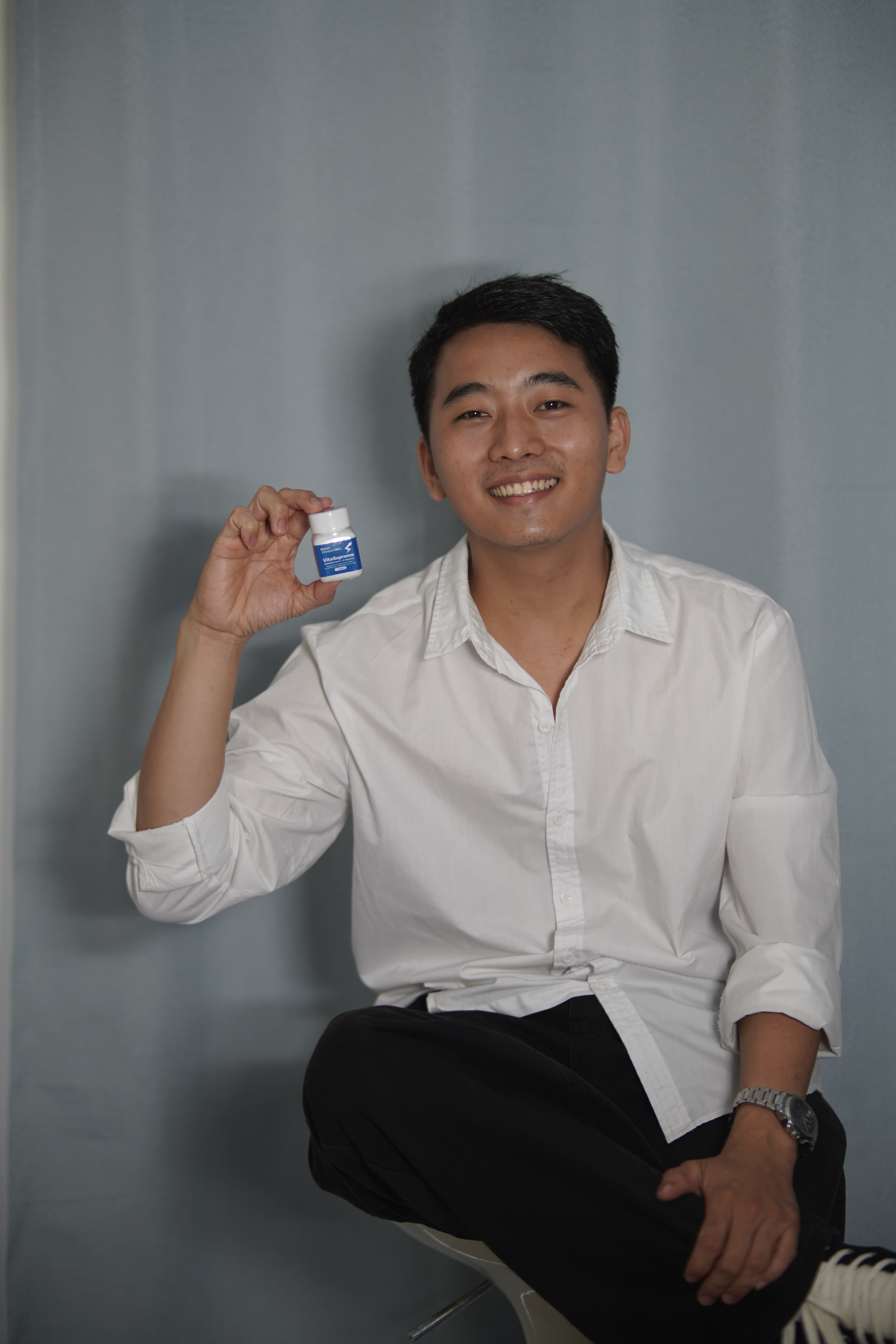Verified customer holding VitaSupremo bottle ready for daily routine